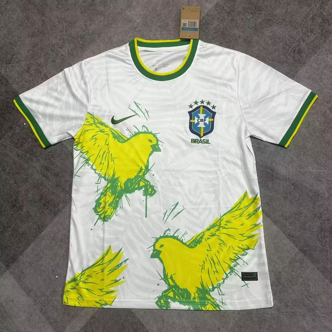 Maillot Brésil Édition Spécial Oiseaux Jaunes 24/25