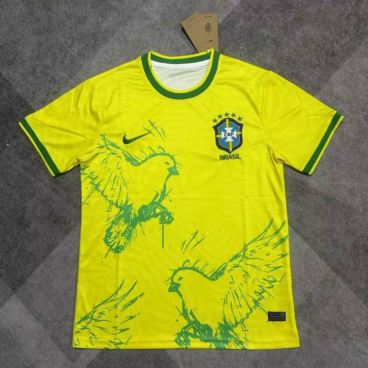 Maillot Brésil Édition Spécial Oiseaux Jaunes 24/25