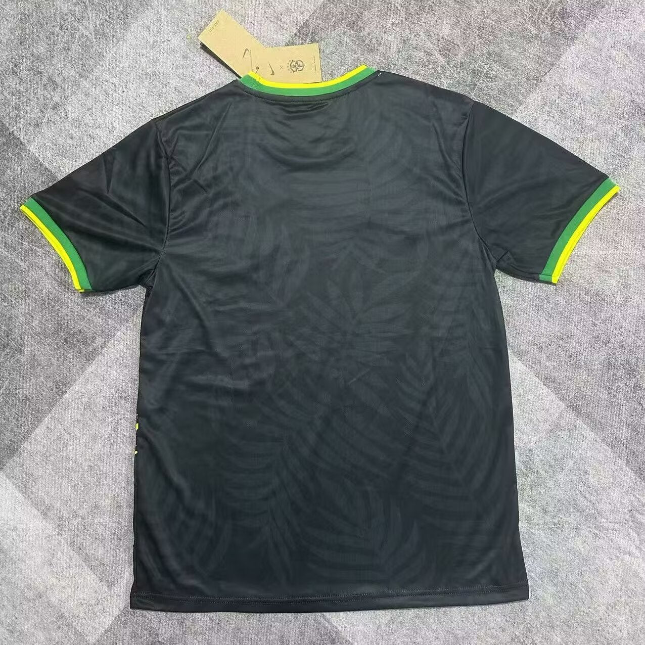 Maillot Brésil Édition Spécial Oiseaux Noires 24/25
